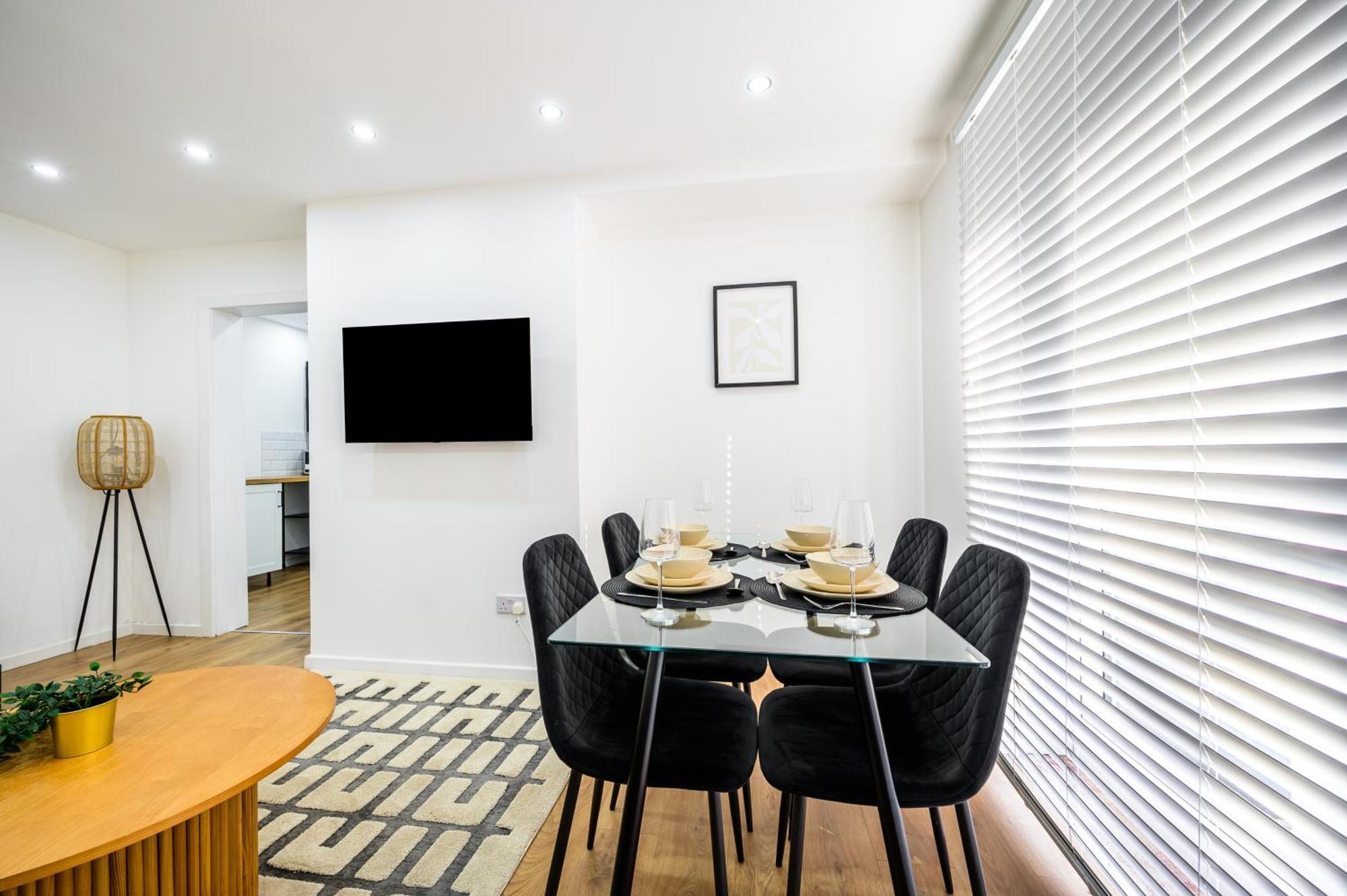 Holiday home Modern 3 Bed Home, Near Etihad Stadium